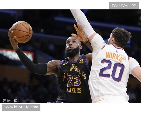 里夫斯季后赛再度爆发，关键时刻助湖人逆袭