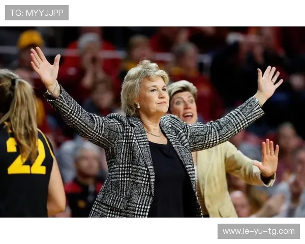 莱切主场强势出击,精彩表现点燃球迷热情 莱切主场强势出击,精彩表现点燃球迷热情